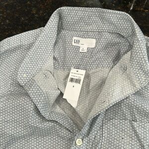 Gap slim fit men’s button down shirt small